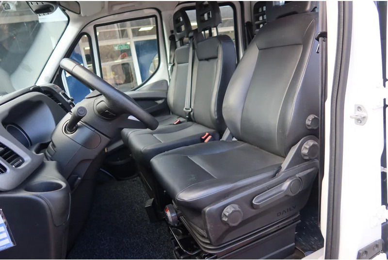 Iveco Daily 35C16 HI Matic Dubbele cabine open 7 persoons uitvoering. Dubbel lucht achter as. 3.0 L motor - Furgoneta, Furgoneta combi: foto 4 Iveco Daily 35C16 HI Matic Dubbele cabine open 7 persoons uitvoering. Dubbel lucht achter as. 3.0 L motor - Furgoneta, Furgoneta combi: foto 4