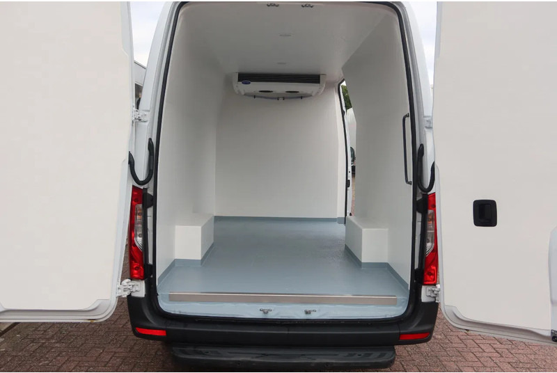 Mercedes-Benz Sprinter 317 Carrier Xarios 350 Koel/Vries/Verwarmen met Nachtaansluiting 220 Volt - Furgoneta frigorifica: foto 4 Mercedes-Benz Sprinter 317 Carrier Xarios 350 Koel/Vries/Verwarmen met Nachtaansluiting 220 Volt - Furgoneta frigorifica: foto 4