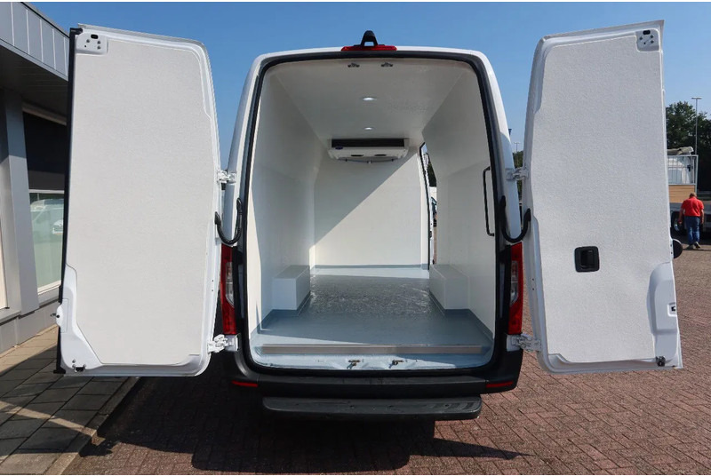 Mercedes-Benz Sprinter 317 Koel/Vries/Verwarmen met nachtaansluiting 220 volt. AUTOMAAT! - Furgoneta frigorifica: foto 4 Mercedes-Benz Sprinter 317 Koel/Vries/Verwarmen met nachtaansluiting 220 volt. AUTOMAAT! - Furgoneta frigorifica: foto 4