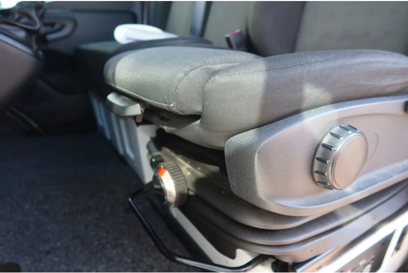 Mercedes-Benz Sprinter 516 CDI Koel/Vries + Dhollandia Klep 750 kg Carrier 300 Xarios Dag + nacht 220 Volt - Furgoneta frigorifica: foto 5 Mercedes-Benz Sprinter 516 CDI Koel/Vries + Dhollandia Klep 750 kg Carrier 300 Xarios Dag + nacht 220 Volt - Furgoneta frigorifica: foto 5