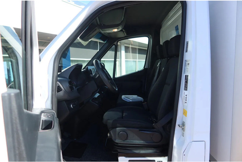 Mercedes-Benz Sprinter 516 CDI Koel/Vries + Dhollandia Klep 750 kg Carrier 300 Xarios Dag + nacht 220 Volt - Furgoneta frigorifica: foto 4 Mercedes-Benz Sprinter 516 CDI Koel/Vries + Dhollandia Klep 750 kg Carrier 300 Xarios Dag + nacht 220 Volt - Furgoneta frigorifica: foto 4
