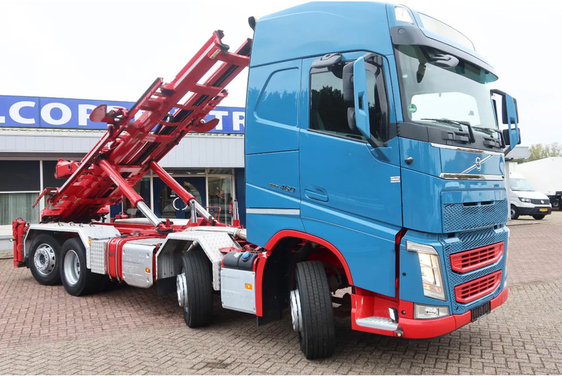 Volvo FH 460 Hooklift 8x2 Haakarm. 3x Steering axle - Camión con equipo de cable: foto 2 Volvo FH 460 Hooklift 8x2 Haakarm. 3x Steering axle - Camión con equipo de cable: foto 2