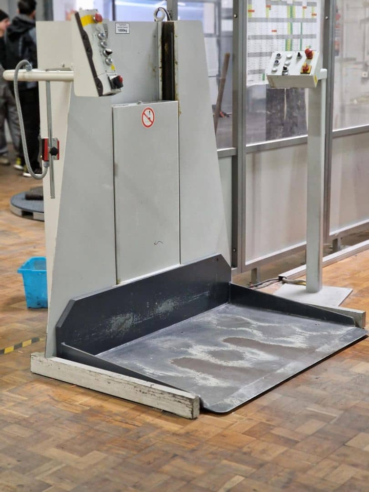 Polar 137XT-AT - Máquina cortadora de papel: foto 2 Polar 137XT-AT - Máquina cortadora de papel: foto 2