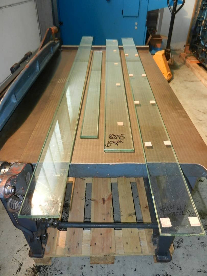 Polar 72-82-90-115 - Máquina cortadora de papel: foto 5 Polar 72-82-90-115 - Máquina cortadora de papel: foto 5