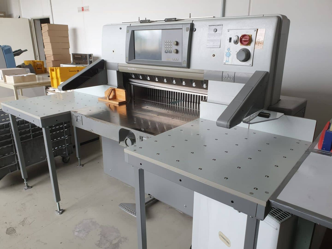 Polar 92 XT - Máquina cortadora de papel: foto 3 Polar 92 XT - Máquina cortadora de papel: foto 3