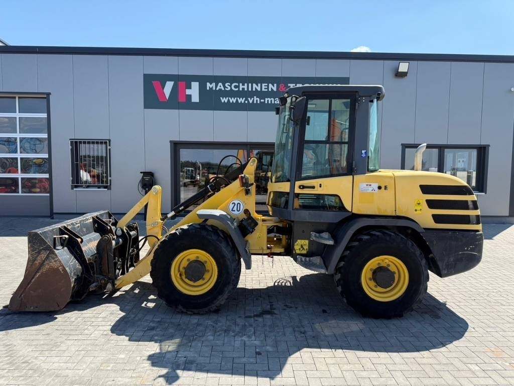 Yanmar V 80 - Cargadora de ruedas: foto 2 Yanmar V 80 - Cargadora de ruedas: foto 2