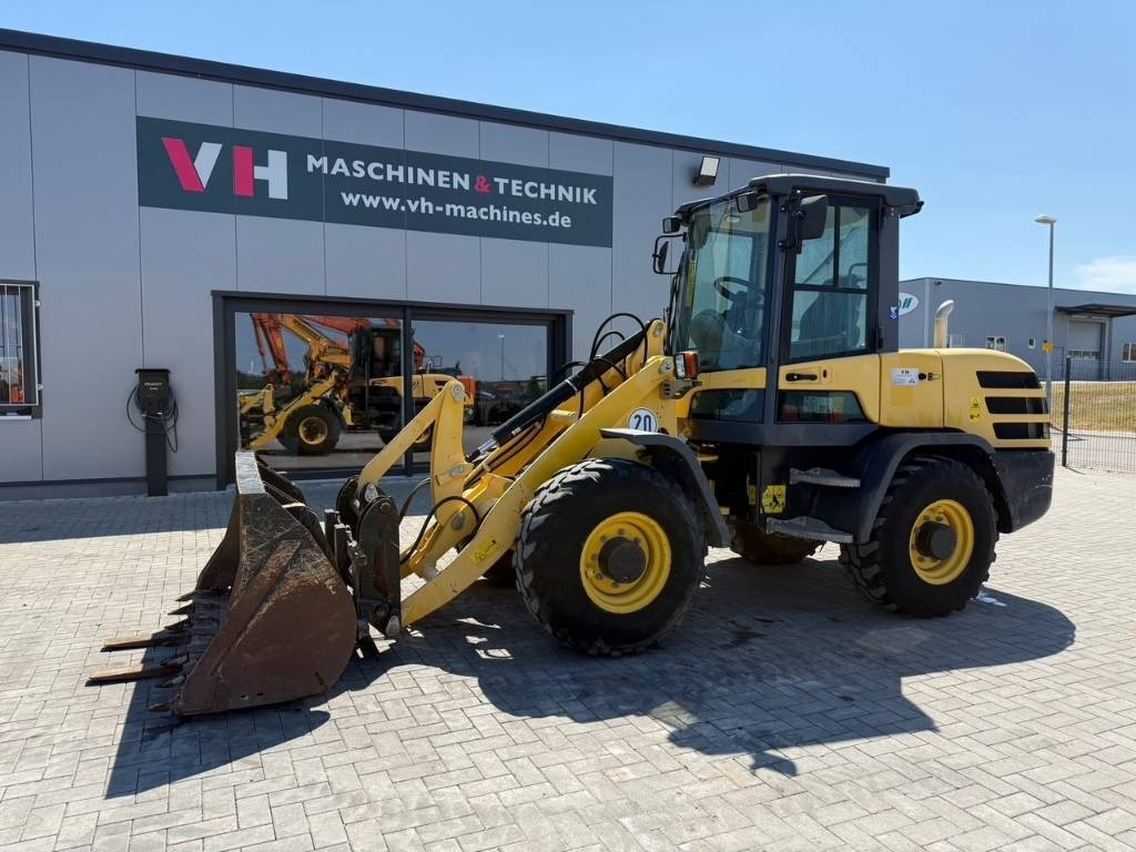 Yanmar V 80 - Cargadora de ruedas: foto 1 Yanmar V 80 - Cargadora de ruedas: foto 1