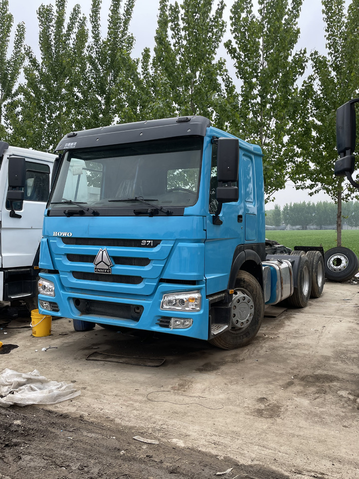 HOWO 6X4 TRACTOR SINOTRUCK 371HP - Cabeza tractora: foto 1 HOWO 6X4 TRACTOR SINOTRUCK 371HP - Cabeza tractora: foto 1