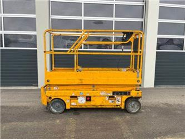 Haulotte Compact 8 - Scherenarbeitsbühne 8,2m, BJ 2021 - Plataforma de tijeras: foto 1 Haulotte Compact 8 - Scherenarbeitsbühne 8,2m, BJ 2021 - Plataforma de tijeras: foto 1
