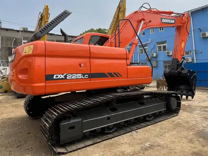 20 ton heavy machine used excavator digger doosan dx225lc with good performance - Excavadora de cadenas: foto 4 20 ton heavy machine used excavator digger doosan dx225lc with good performance - Excavadora de cadenas: foto 4