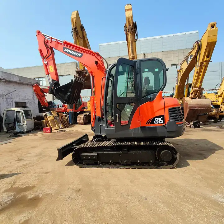 Best Price For 6t Mini Excavator,Small Excavating Machine Korea Doosan Used Excavators Doosan Dx60 For Sale In Shanghai - Excavadora de cadenas: foto 1 Best Price For 6t Mini Excavator,Small Excavating Machine Korea Doosan Used Excavators Doosan Dx60 For Sale In Shanghai - Excavadora de cadenas: foto 1