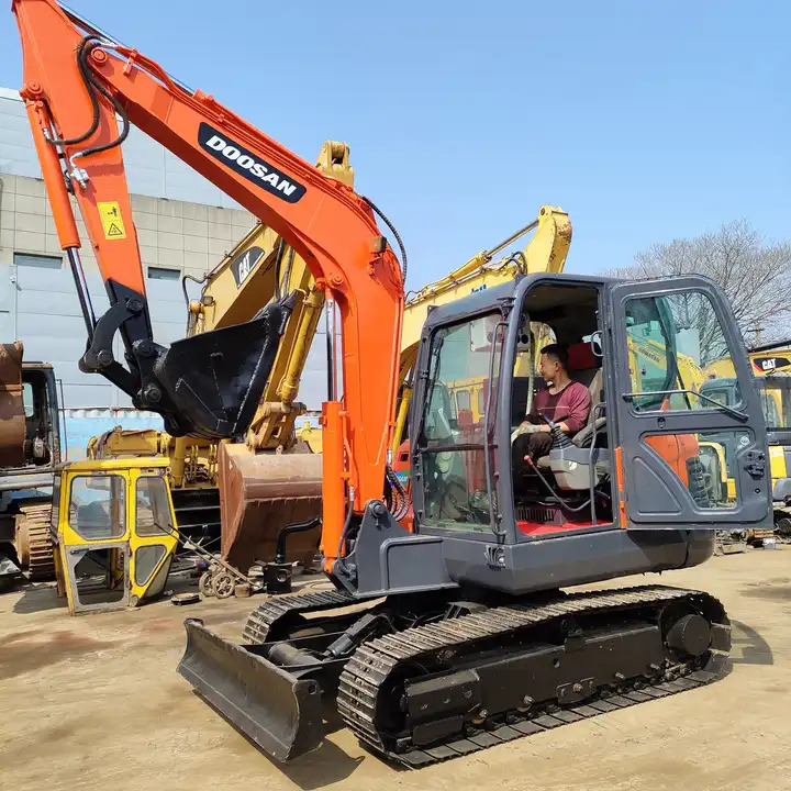 High Quality Hot Sale Used 6t Mini Excavator Original Korea Doosan Used Excavators Doosan Dx60 With Good Performance - Excavadora de cadenas: foto 2 High Quality Hot Sale Used 6t Mini Excavator Original Korea Doosan Used Excavators Doosan Dx60 With Good Performance - Excavadora de cadenas: foto 2
