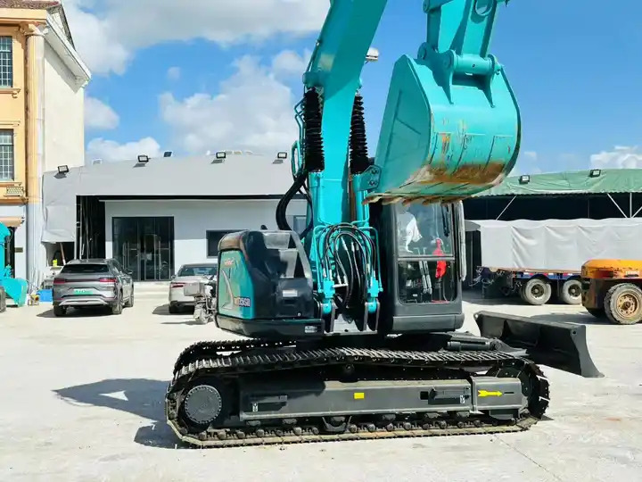 High Quality Low Price Hydraulic Excavator Kobelco Sk135sr Sk115sr Japan Surplus Backhoe Excavator Machine In Shanghai - Excavadora de cadenas: foto 4 High Quality Low Price Hydraulic Excavator Kobelco Sk135sr Sk115sr Japan Surplus Backhoe Excavator Machine In Shanghai - Excavadora de cadenas: foto 4