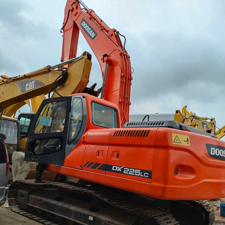 Hydraulic Excavator Doosan DX225LC and More Used Excavator from Korea - Excavadora de cadenas: foto 1 Hydraulic Excavator Doosan DX225LC and More Used Excavator from Korea - Excavadora de cadenas: foto 1