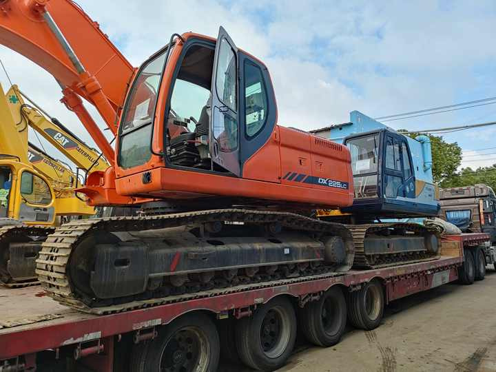 Hydraulic Excavator Doosan DX225LC and More Used Excavator from Korea - Excavadora de cadenas: foto 2 Hydraulic Excavator Doosan DX225LC and More Used Excavator from Korea - Excavadora de cadenas: foto 2