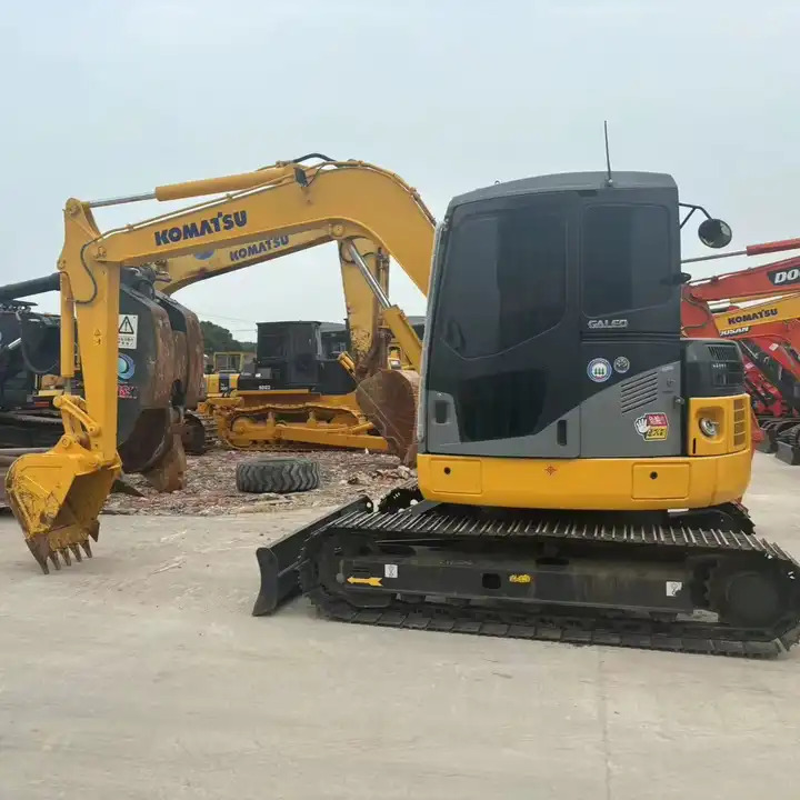 Japan Surplus Backhoe Excavator Komatsu Pc78us Pc60 Tracked Excavator With Blade Dozer For The Philippines In Shanghai - Excavadora de cadenas: foto 2 Japan Surplus Backhoe Excavator Komatsu Pc78us Pc60 Tracked Excavator With Blade Dozer For The Philippines In Shanghai - Excavadora de cadenas: foto 2