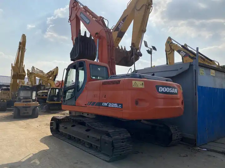 Korea Used Excavator 20ton Doosan Dx225 Dx220 Dx200 Hydraulic Crawler Second Hand Doosan 20ton 22ton Excavator - Excavadora: foto 4 Korea Used Excavator 20ton Doosan Dx225 Dx220 Dx200 Hydraulic Crawler Second Hand Doosan 20ton 22ton Excavator - Excavadora: foto 4