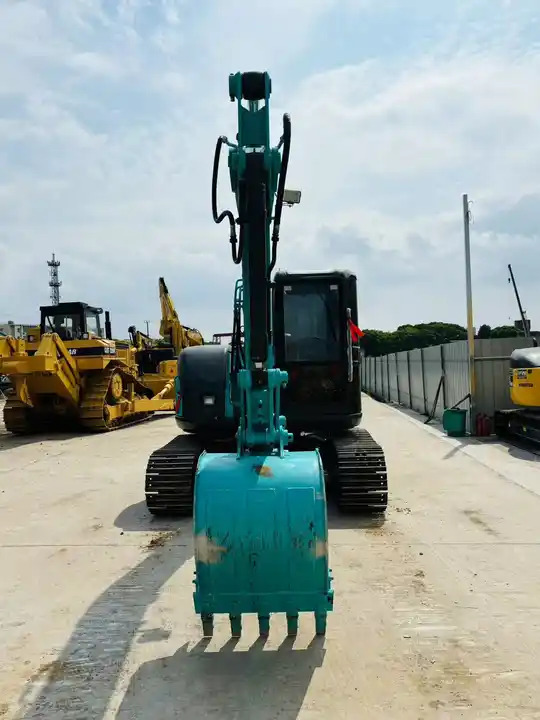 Original Color 7 Ton Hydraulic Excavator Kobelco Sk75-8 Mini Tracked Excavator With Quality Warranty In Shanghai - Excavadora de cadenas: foto 2 Original Color 7 Ton Hydraulic Excavator Kobelco Sk75-8 Mini Tracked Excavator With Quality Warranty In Shanghai - Excavadora de cadenas: foto 2