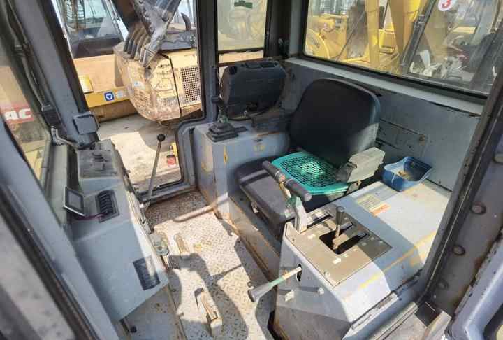 Original Japan Imported Caterpillar D6G Bulldozer Japan Original Cat D6G D7G D7R D9n D8r Used Bulldozers - Bulldozer: foto 3 Original Japan Imported Caterpillar D6G Bulldozer Japan Original Cat D6G D7G D7R D9n D8r Used Bulldozers - Bulldozer: foto 3
