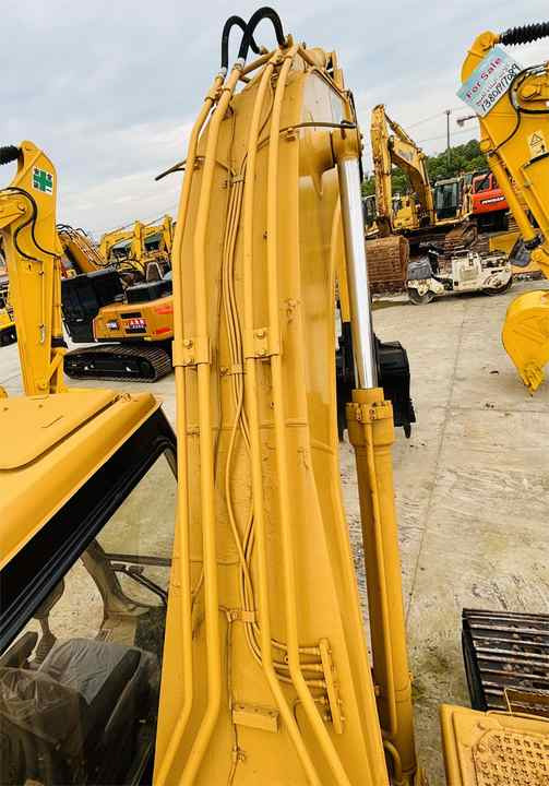 Super Good Condition Japanese Made Used Cat 320b 320bl Hydraulic Tracked Excavator At Favorable Price In Shanghai - Excavadora de cadenas: foto 4 Super Good Condition Japanese Made Used Cat 320b 320bl Hydraulic Tracked Excavator At Favorable Price In Shanghai - Excavadora de cadenas: foto 4