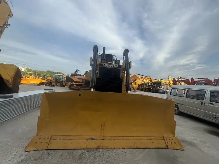 Used CAT D8R bulldozer in good condition for sale - Bulldozer: foto 2 Used CAT D8R bulldozer in good condition for sale - Bulldozer: foto 2