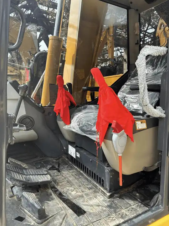 Used Komatsu PC 60-7 with Good Condition in Shanghai - Excavadora: foto 4 Used Komatsu PC 60-7 with Good Condition in Shanghai - Excavadora: foto 4