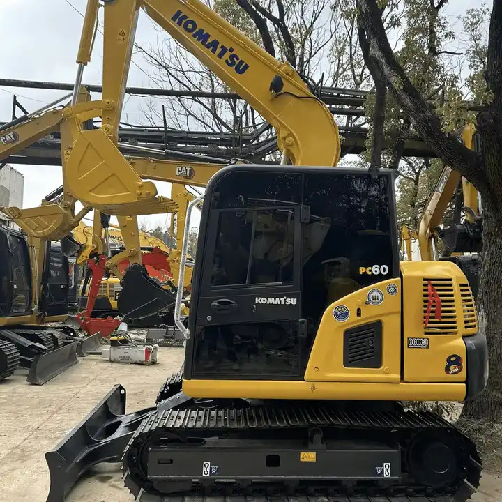 Used Komatsu PC 60-7 with Good Condition in Shanghai - Excavadora: foto 1 Used Komatsu PC 60-7 with Good Condition in Shanghai - Excavadora: foto 1