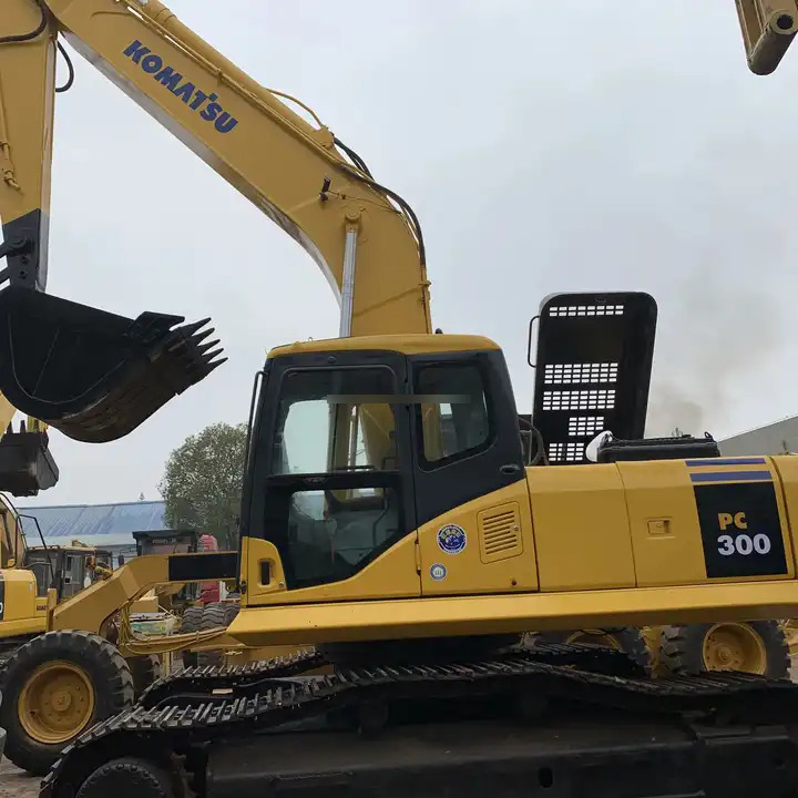 Used Komatsu excavator Pc300-7 in good condition for sale - Excavadora de cadenas: foto 5 Used Komatsu excavator Pc300-7 in good condition for sale - Excavadora de cadenas: foto 5