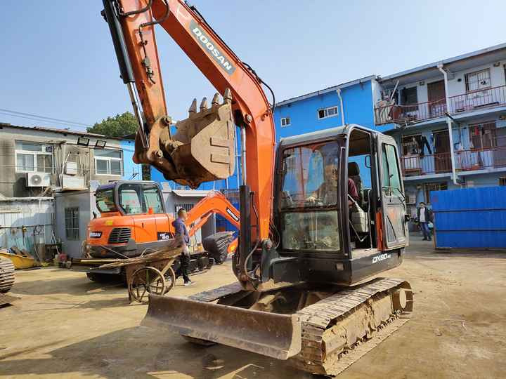 Used excavator doosan dx60  excavators machinery doosan dx60 dx80 dx75 dx225 dh60 dh60-7 excavator - Excavadora de cadenas: foto 2 Used excavator doosan dx60  excavators machinery doosan dx60 dx80 dx75 dx225 dh60 dh60-7 excavator - Excavadora de cadenas: foto 2
