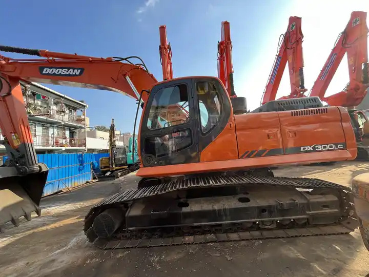 Competitive Used Machinery Doosan300 dx300lc Hydraulic Crawler Backhoe Digger 30ton Used Excavator Doosan DX300LC - Excavadora de cadenas: foto 3 Competitive Used Machinery Doosan300 dx300lc Hydraulic Crawler Backhoe Digger 30ton Used Excavator Doosan DX300LC - Excavadora de cadenas: foto 3