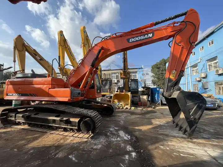Low price hours Used Machinery Doosan300 dx300lc Hydraulic Crawler Backhoe Digger 30ton Used Excavator Doosan DX300LC - Excavadora de cadenas: foto 3 Low price hours Used Machinery Doosan300 dx300lc Hydraulic Crawler Backhoe Digger 30ton Used Excavator Doosan DX300LC - Excavadora de cadenas: foto 3