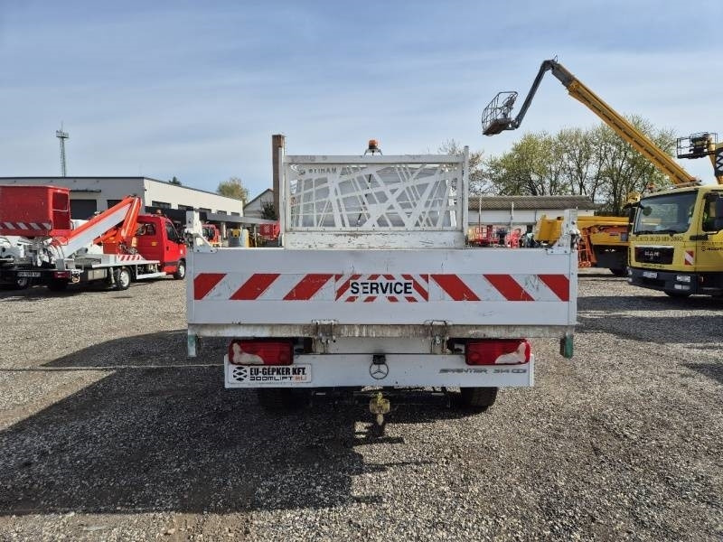 Foto del interior 1: Camión volquete Mercedes-Benz Tipper Foto del interior 1: Camión volquete Mercedes-Benz Tipper