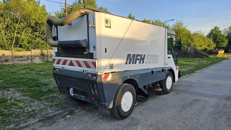 Mfh 5500 sweeper - with air conditionier  - Barredora vial: foto 3 Mfh 5500 sweeper - with air conditionier  - Barredora vial: foto 3