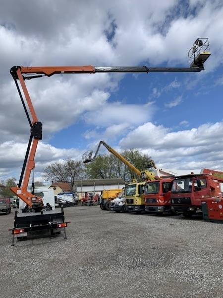 Camión con plataforma elevadora Nissan Cabstar Benelli BA22 - 22 m: foto 10