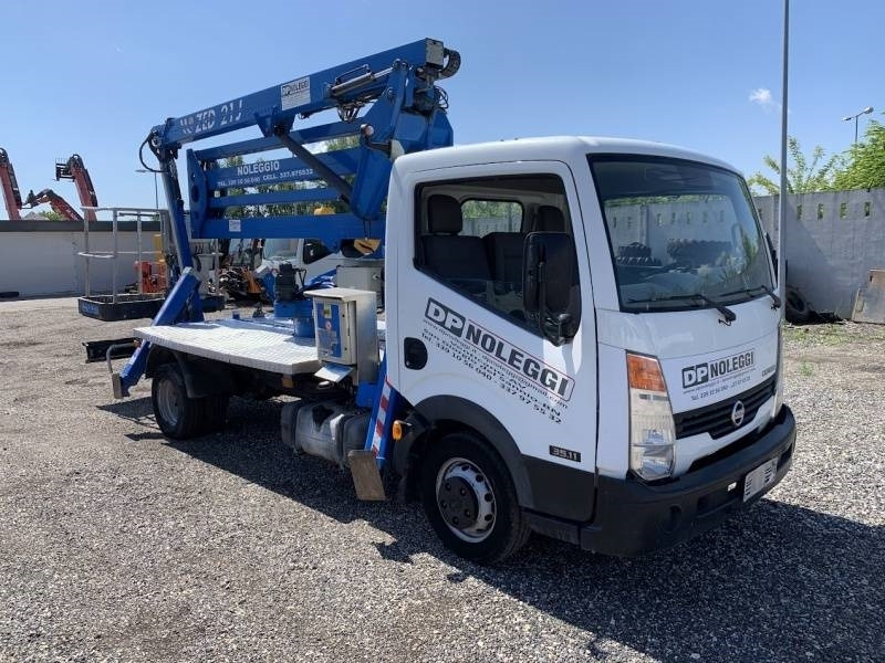 Nissan Cabstar CTE ZED 21 J - 21 m - 200 kg - Camión con plataforma elevadora: foto 1 Nissan Cabstar CTE ZED 21 J - 21 m - 200 kg - Camión con plataforma elevadora: foto 1