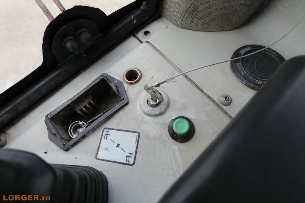 Arrendamiento de New Holland D 180  New Holland D 180: foto 18