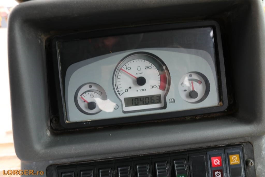 Arrendamiento de New Holland D 180  New Holland D 180: foto 13