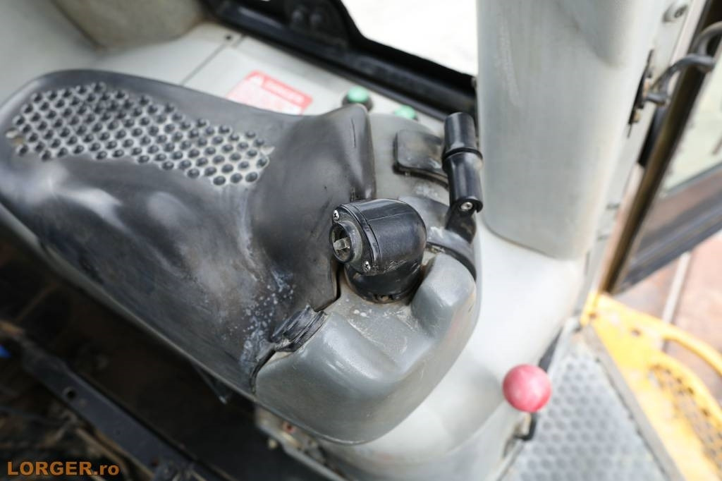 Arrendamiento de New Holland D 180  New Holland D 180: foto 19