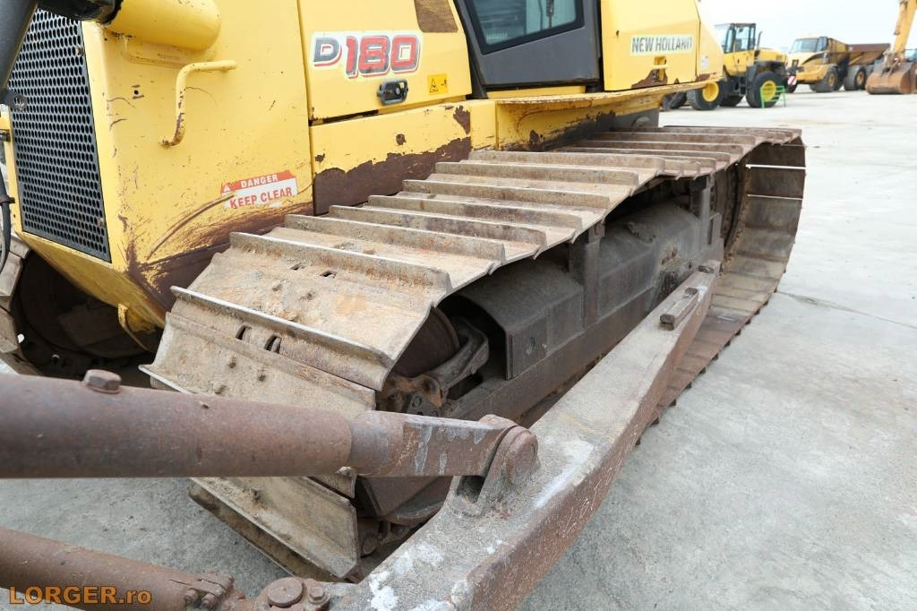 Arrendamiento de New Holland D 180  New Holland D 180: foto 14