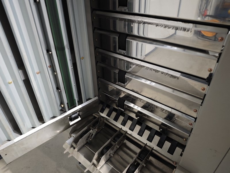 Horizon VAC-100 c | collator | 10 stations | 2005 | 1.17 mio - Máquina de impresión: foto 3 Horizon VAC-100 c | collator | 10 stations | 2005 | 1.17 mio - Máquina de impresión: foto 3