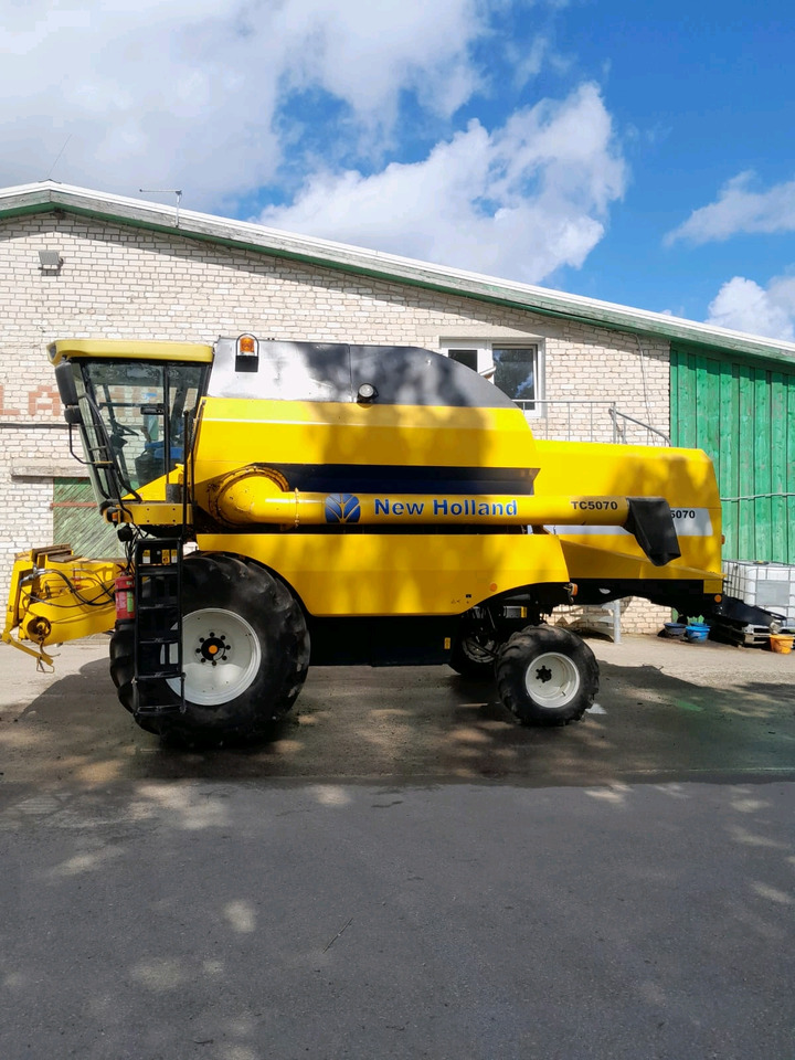New Holland TC5070 - Cosechadora de granos: foto 3 New Holland TC5070 - Cosechadora de granos: foto 3