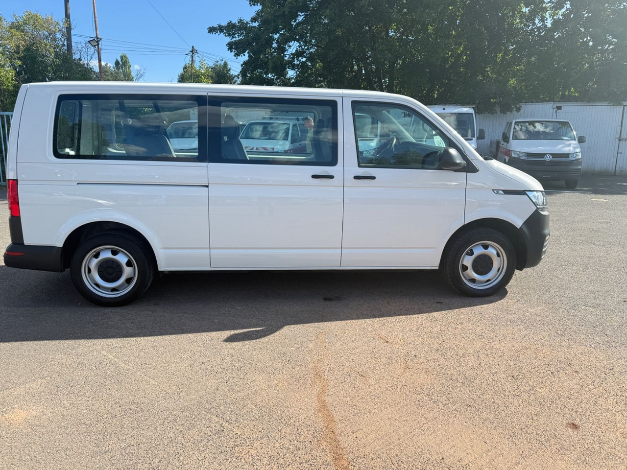 Volkswagen T6 Transporter Kombi lang 9 Sitzer - Furgoneta de pasajeros: foto 5 Volkswagen T6 Transporter Kombi lang 9 Sitzer - Furgoneta de pasajeros: foto 5
