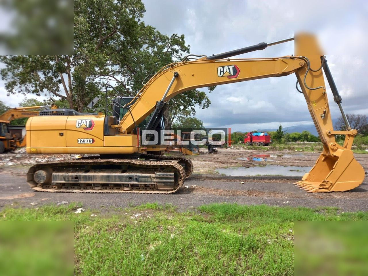 CATERPILLAR 323D3 - Excavadora de cadenas: foto 1 CATERPILLAR 323D3 - Excavadora de cadenas: foto 1