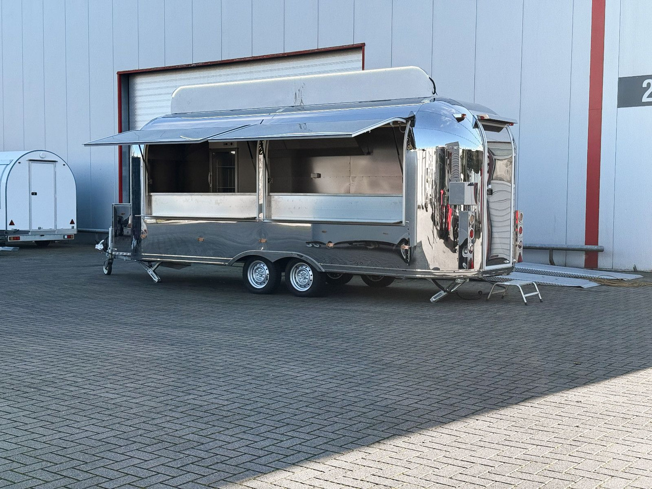 Esselmann Delistar Foodtruck 6000 ähn. Airstream - Remolque venta ambulante: foto 2 Esselmann Delistar Foodtruck 6000 ähn. Airstream - Remolque venta ambulante: foto 2