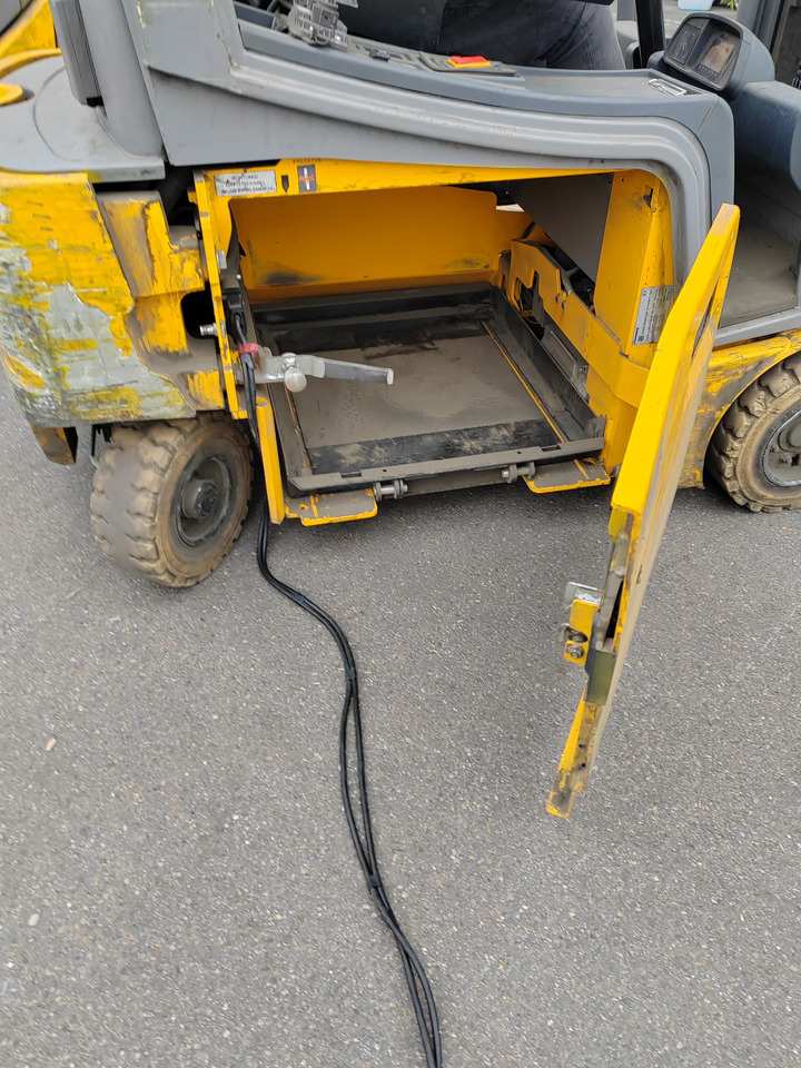 Jungheinrich EFG320 no battery ( 3 st paket ) - Carretilla elevadora eléctrica: foto 5 Jungheinrich EFG320 no battery ( 3 st paket ) - Carretilla elevadora eléctrica: foto 5