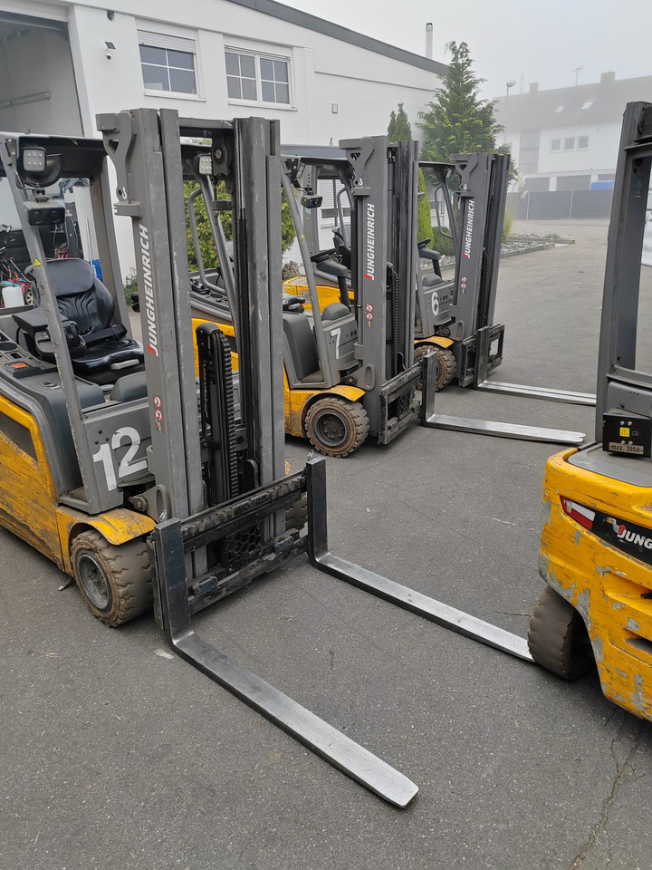 Jungheinrich EFG320 no battery ( 3 st paket ) - Carretilla elevadora eléctrica: foto 1 Jungheinrich EFG320 no battery ( 3 st paket ) - Carretilla elevadora eléctrica: foto 1