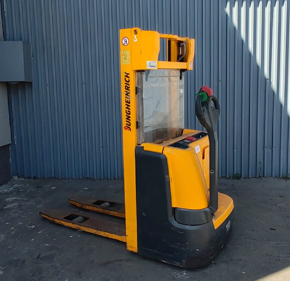 Jungheinrich EJC 112 2.5m/ free lift - Apilador: foto 1 Jungheinrich EJC 112 2.5m/ free lift - Apilador: foto 1