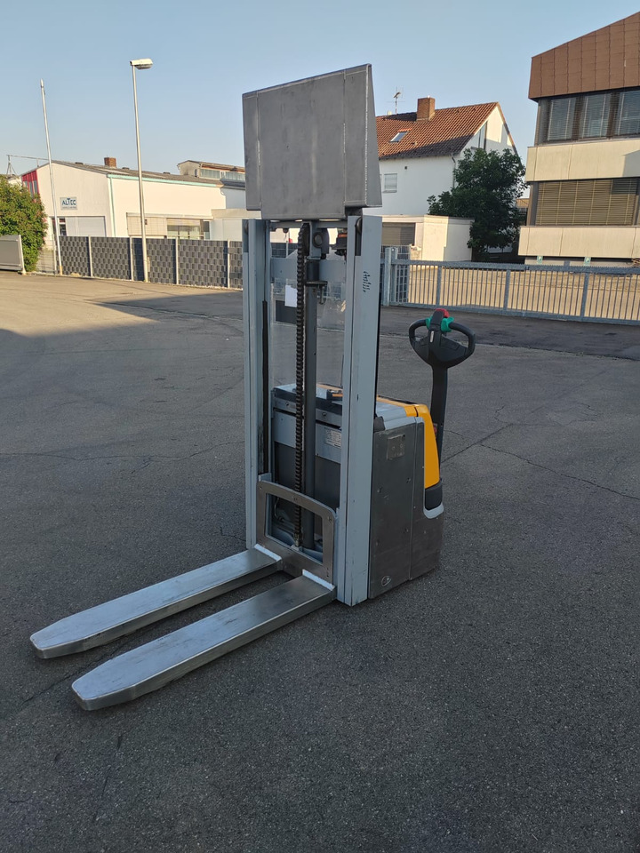 Jungheinrich EJC 112z/ remote control/ acid protect/ initial/ 511h - Apilador: foto 1 Jungheinrich EJC 112z/ remote control/ acid protect/ initial/ 511h - Apilador: foto 1