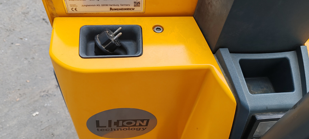 Jungheinrich EJE 114i Li-ion 1.4t/ 2019y/ 1773h - Transpaleta: foto 4 Jungheinrich EJE 114i Li-ion 1.4t/ 2019y/ 1773h - Transpaleta: foto 4