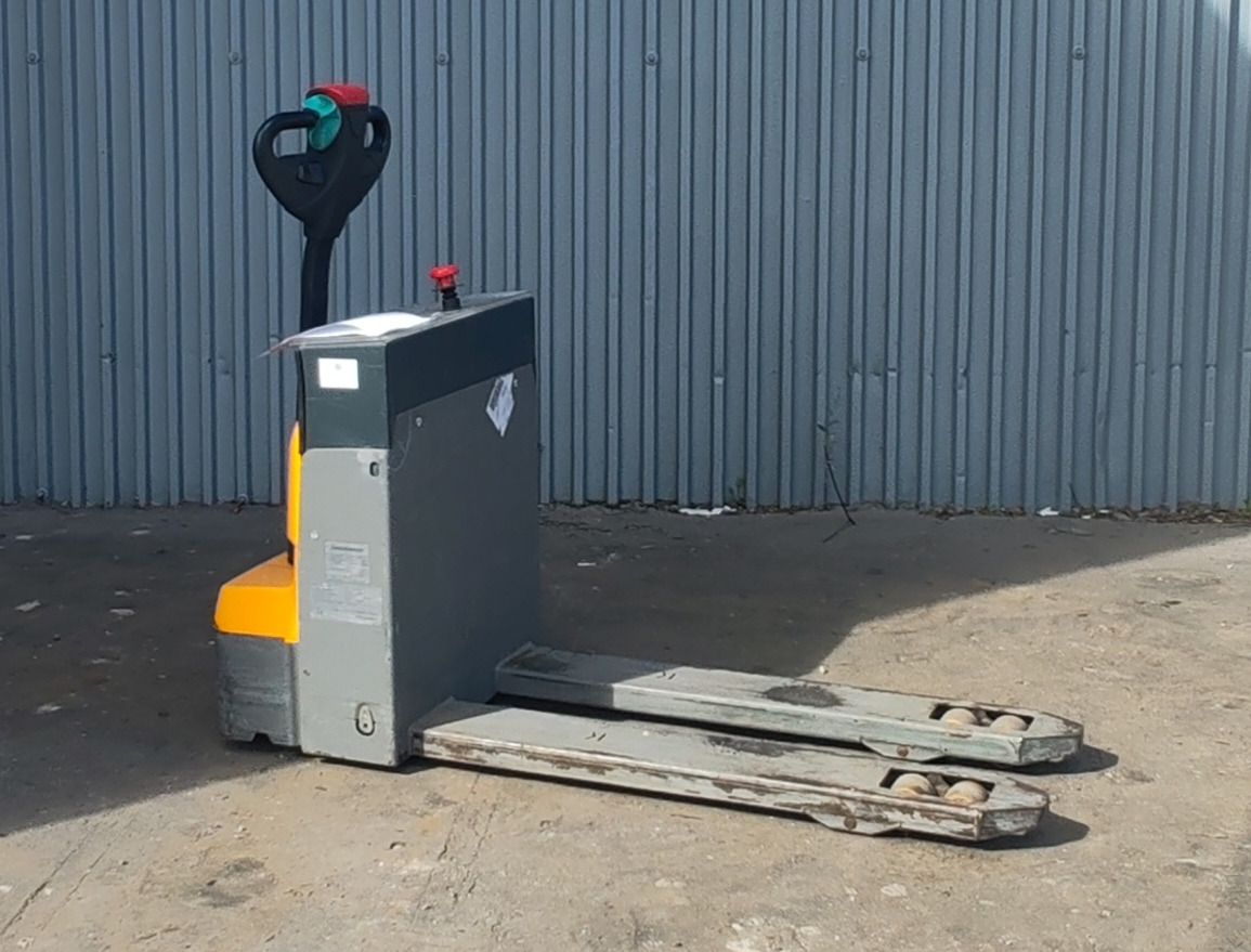 Jungheinrich EJE m13 Li Ion (x4pc. package) - Transpaleta: foto 2 Jungheinrich EJE m13 Li Ion (x4pc. package) - Transpaleta: foto 2